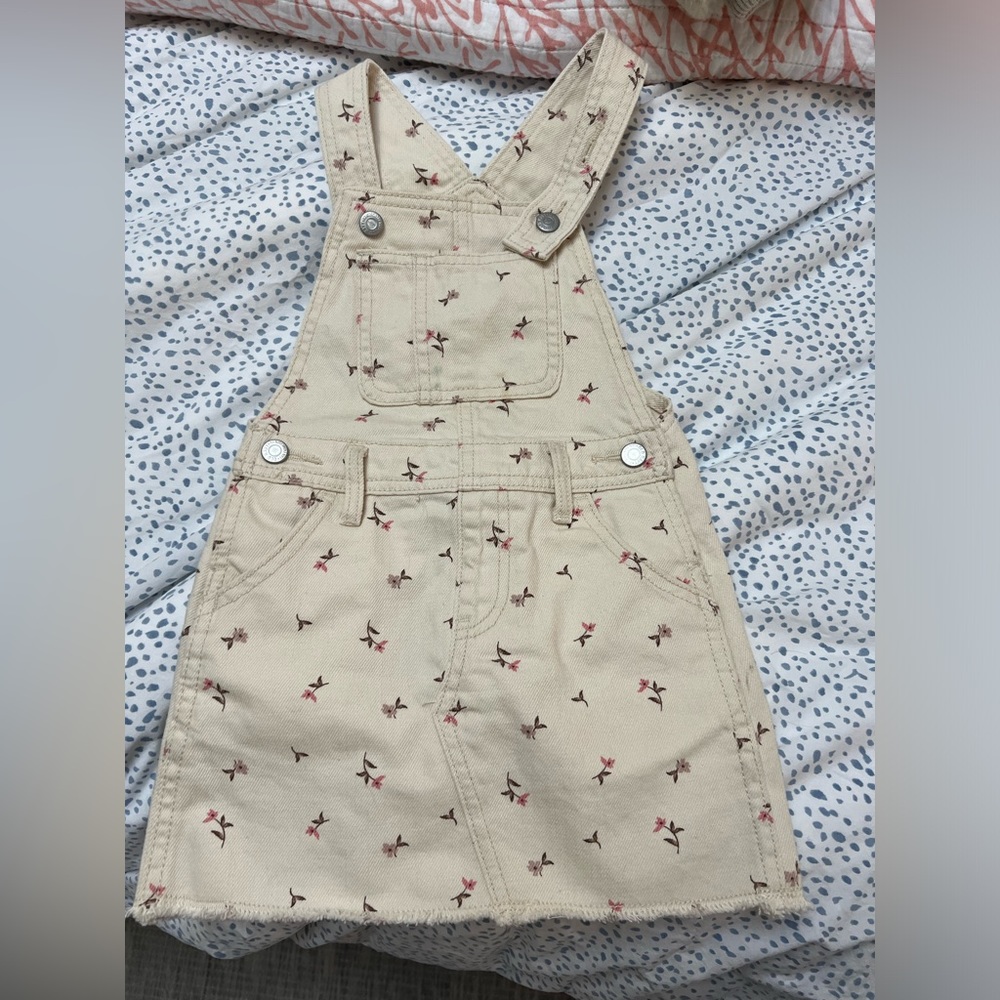 Old Navy 3T baby skirt never worn